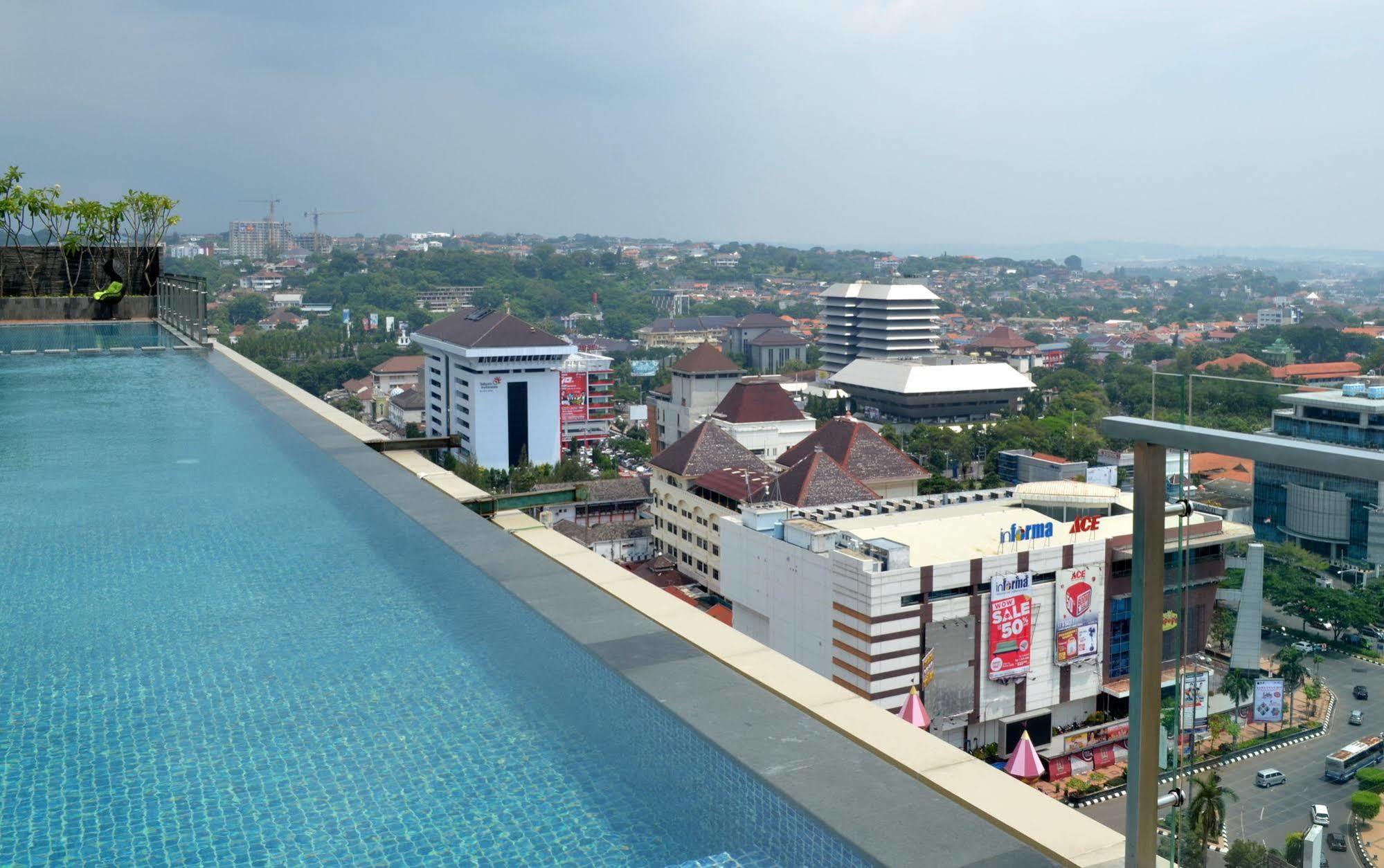 Louis Kienne Hotel Simpang Lima Semarang Bagian luar foto